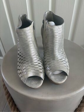 Paul Green | Cayenne Peep Toe Booties | Silver Metallic Nubuck | US 9 | VGC